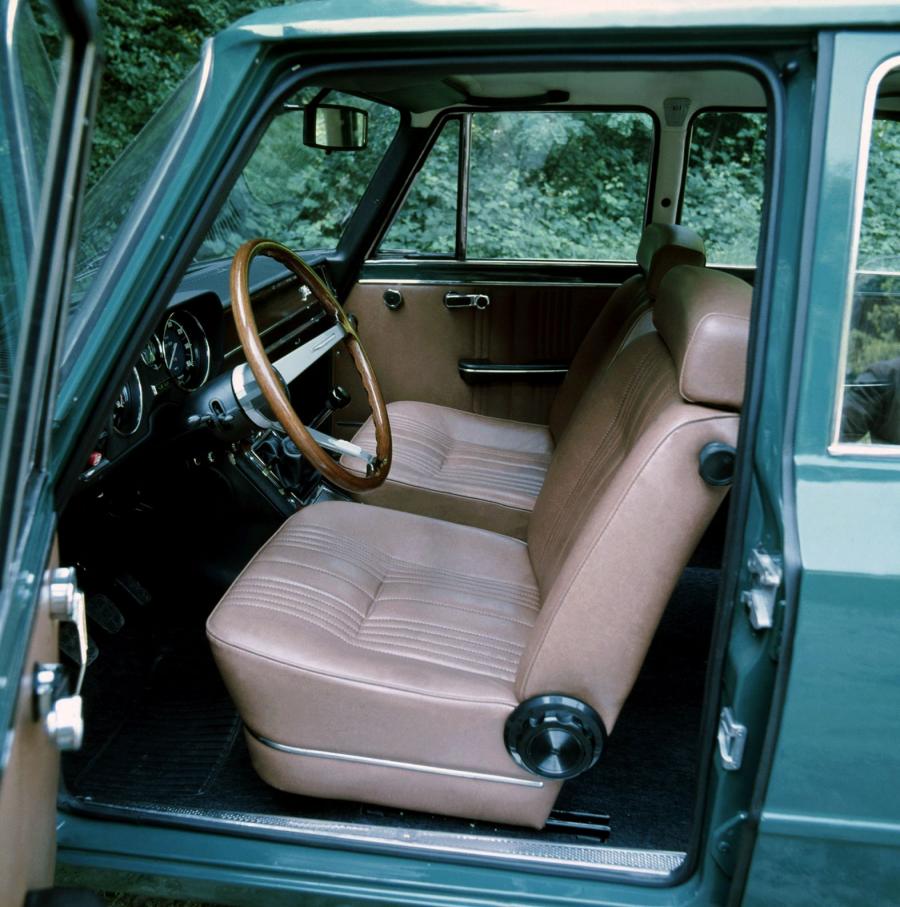 Интерьер Alfa Romeo Giulia Nuova Super Diesel (115.40) 1976 года  (фото 7 из 13)